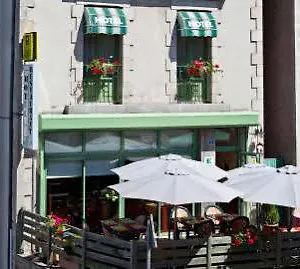 logis-hotel-le-relais-des-remparts-allanche.hotels-rhonealpes.com/